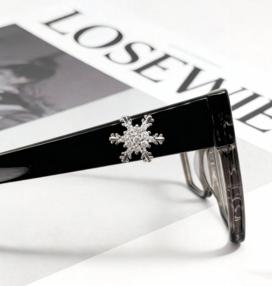 Premium magnetic eyewear accessory